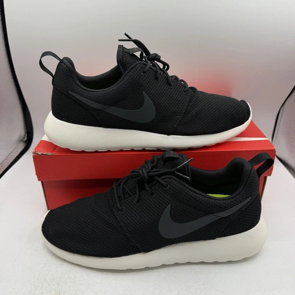 Nike Roshe One Running Shoes Mens Size 11 Black/White Sneakers 511881-010